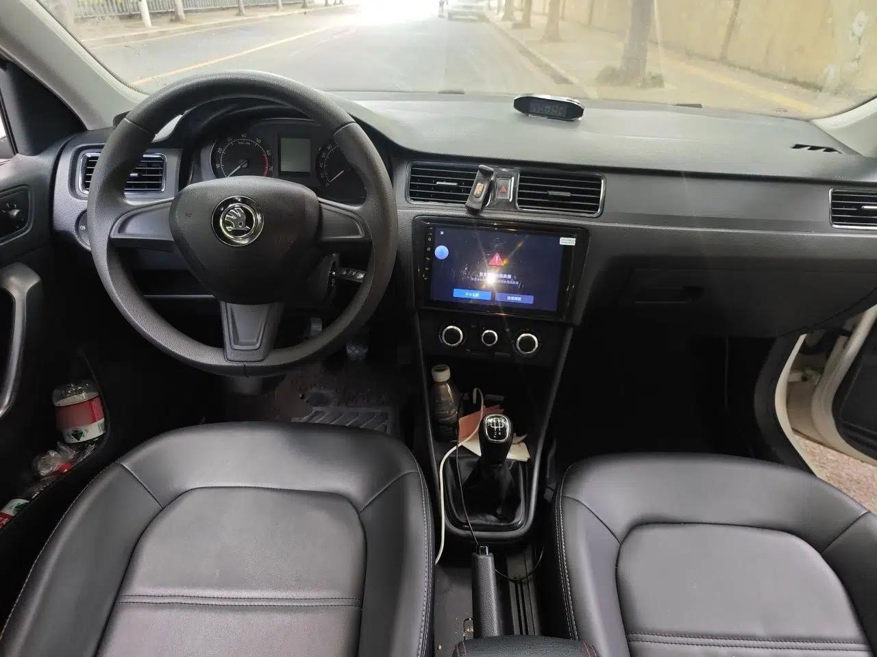 Skoda Rapid Spaceback 2014 1.6L Manual Enjoyment Edition — миниатюра 10