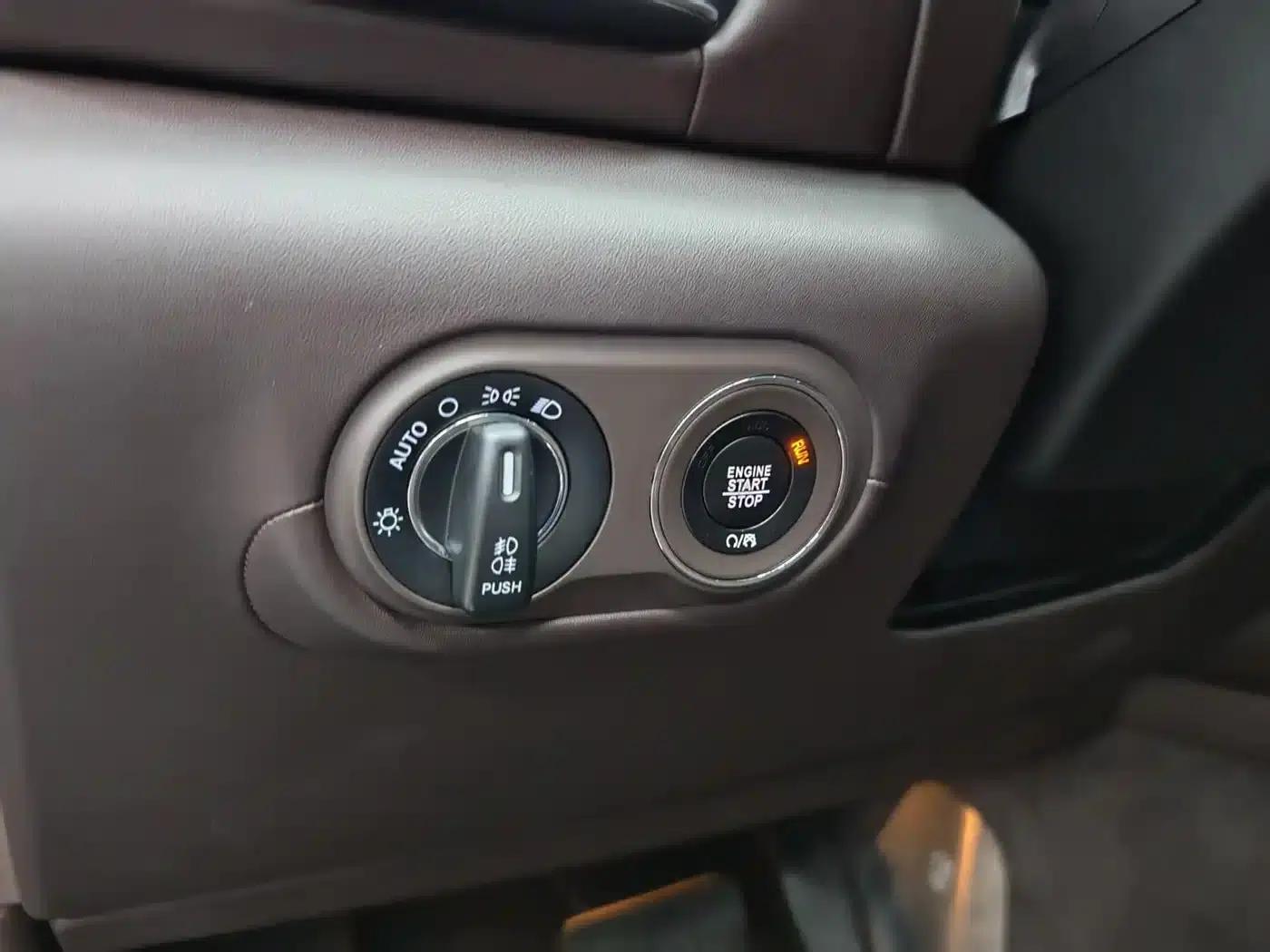 2016 Levante 3.0T Standard Edition — миниатюра 17