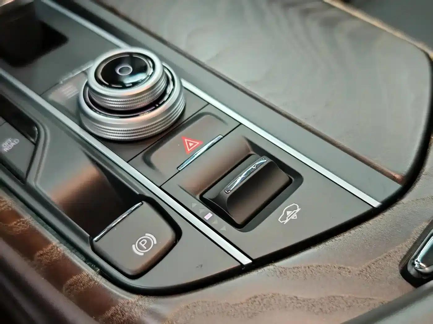 2016 Levante 3.0T Standard Edition — миниатюра 25