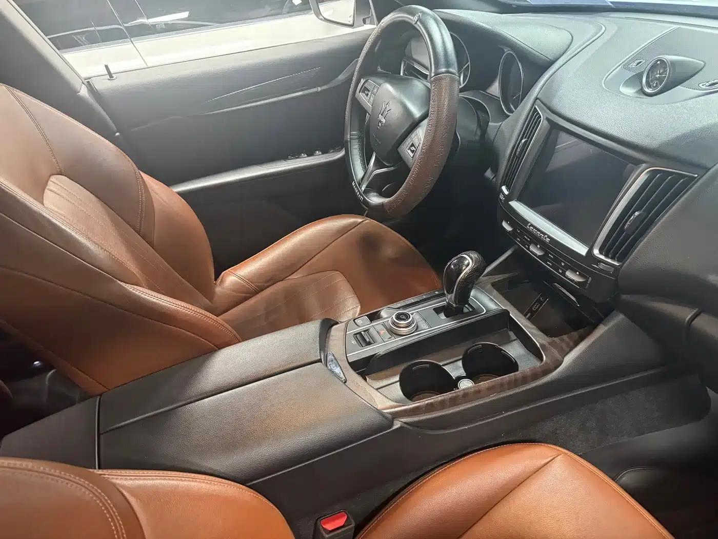 2018 Levante 3.0T Classic Edition — миниатюра 5