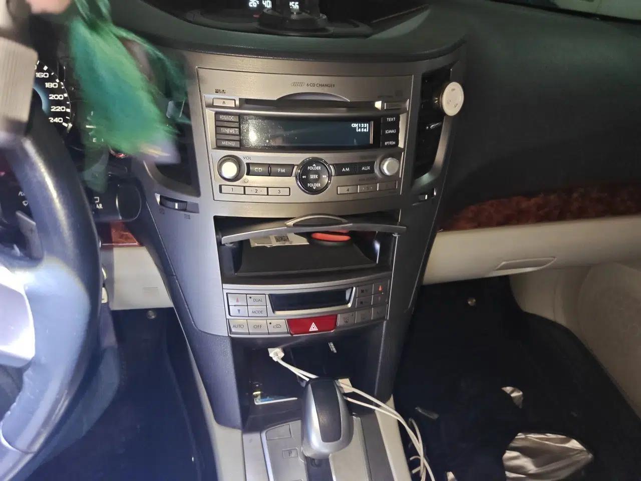 Subaru Outback 2011 2.5i Luxury Edition — миниатюра 14