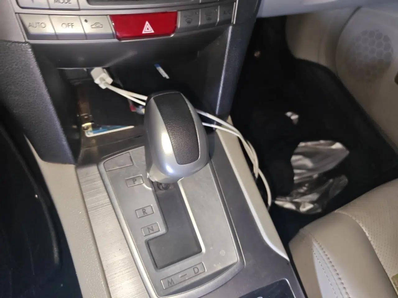 Subaru Outback 2011 2.5i Luxury Edition — миниатюра 15