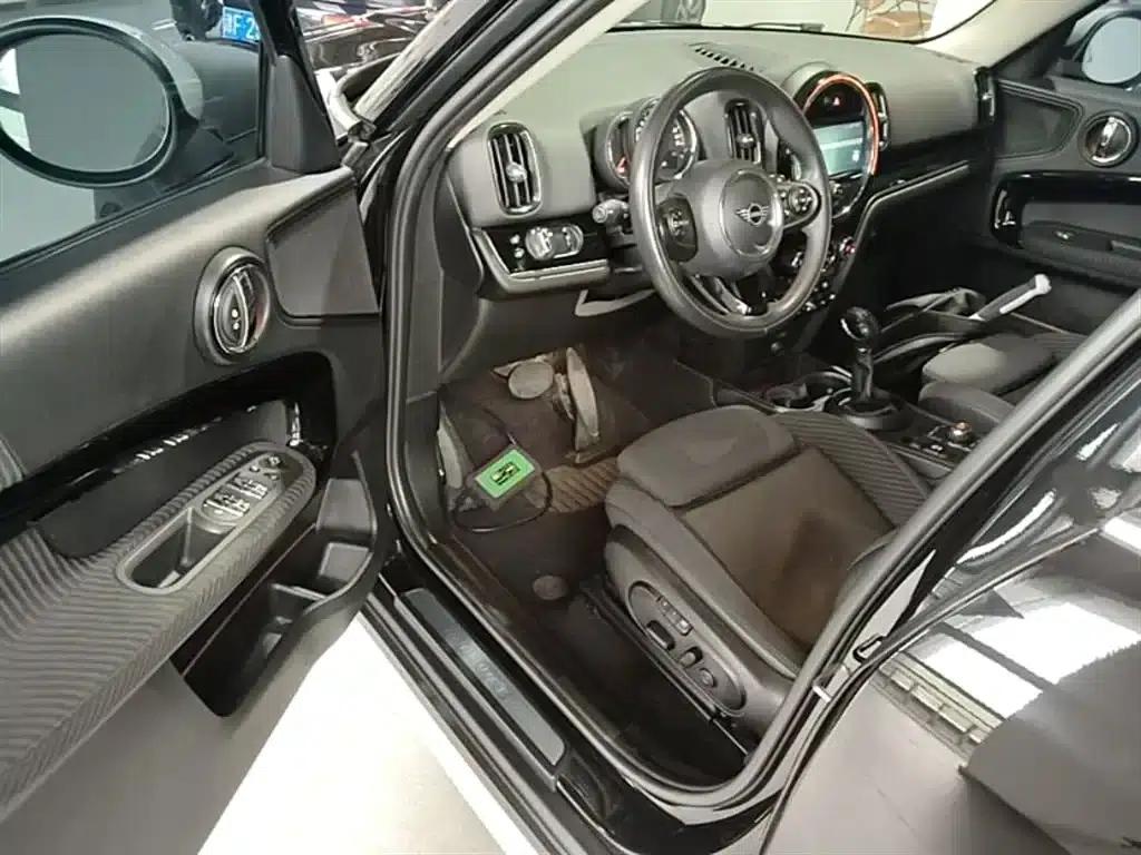 2019 MINI COUNTRYMAN 2.0T COOPER S ALL4 Classic — миниатюра 16