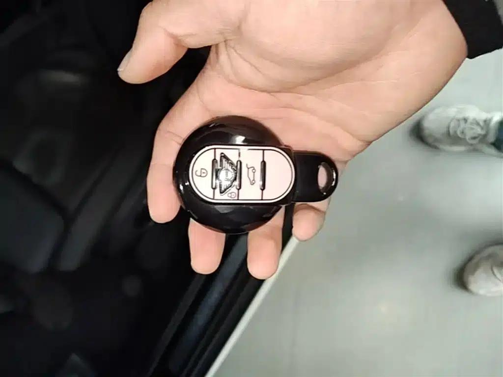 2019 MINI COUNTRYMAN 2.0T COOPER S ALL4 Classic — миниатюра 9