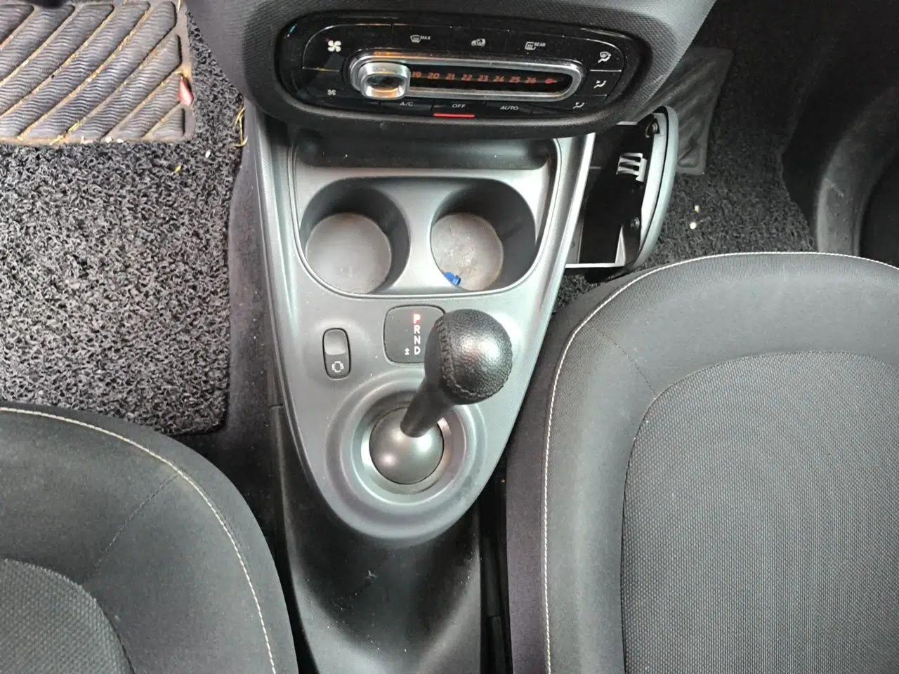 smart fortwo 2015 1.0L 52 kW Hardtop Passion Edition — миниатюра 15