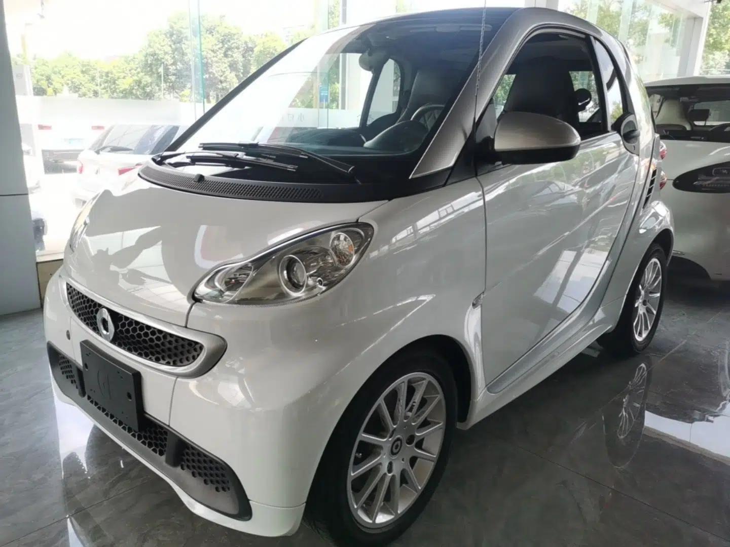 smart fortwo 2012 1.0 MHD Hardtop Comfort Edition — миниатюра 1