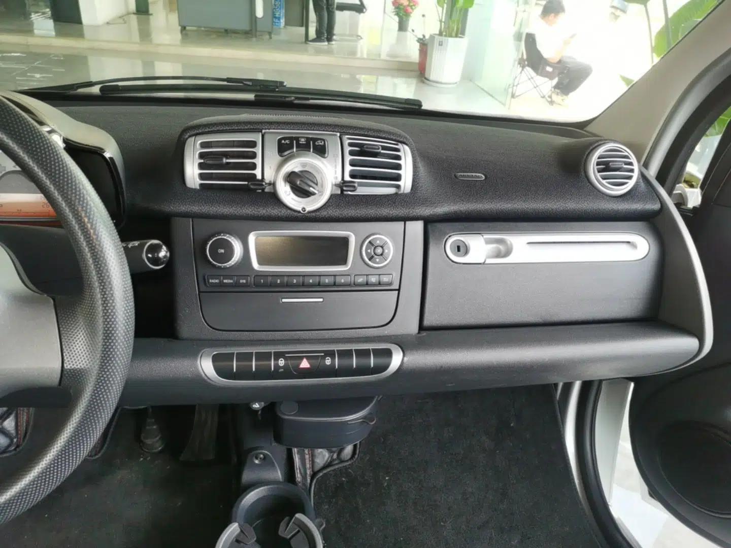 smart fortwo 2012 1.0 MHD Hardtop Comfort Edition — миниатюра 16