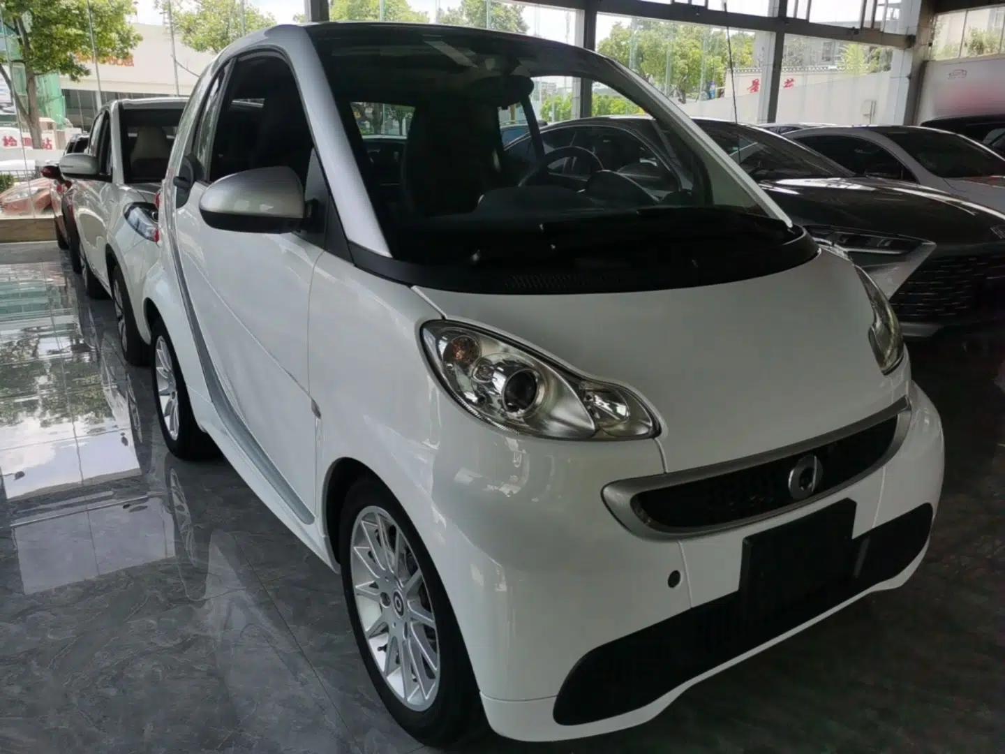 smart fortwo 2012 1.0 MHD Hardtop Comfort Edition — миниатюра 3
