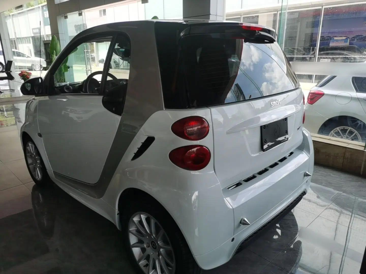 smart fortwo 2012 1.0 MHD Hardtop Comfort Edition — миниатюра 4