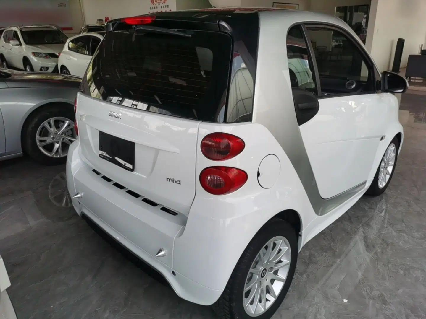 smart fortwo 2012 1.0 MHD Hardtop Comfort Edition — миниатюра 6