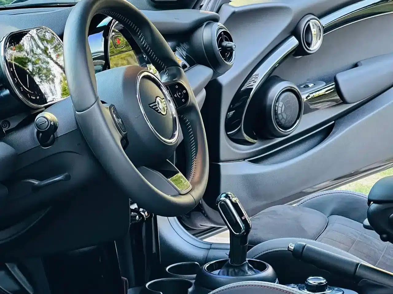 2023 MINI JCW 2.0T JOHN COOPER WORKS Pat Moss Commemorative Edition — миниатюра 11