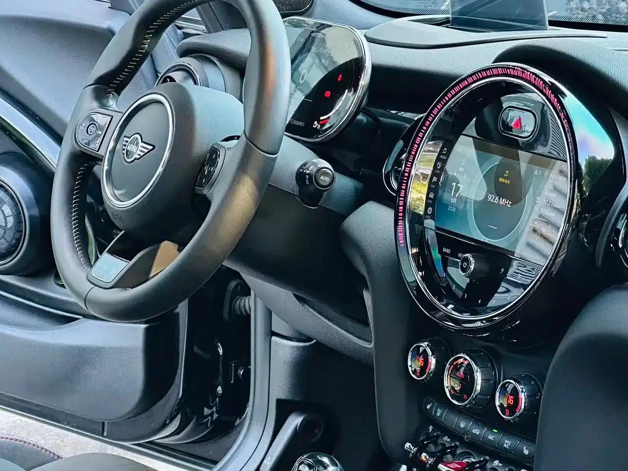 2023 MINI JCW 2.0T JOHN COOPER WORKS Pat Moss Commemorative Edition — миниатюра 12