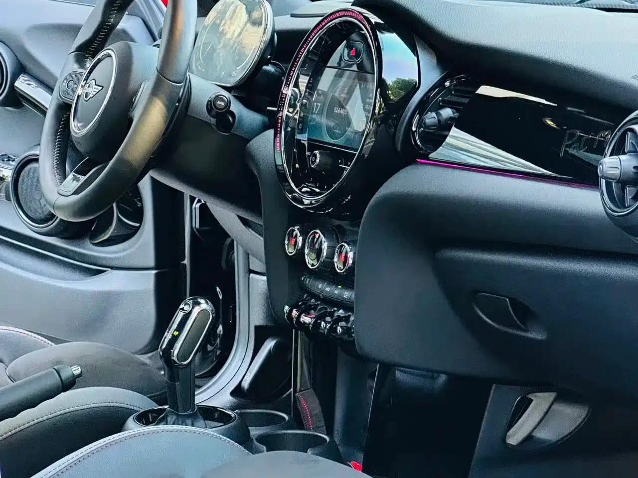 2023 MINI JCW 2.0T JOHN COOPER WORKS Pat Moss Commemorative Edition — миниатюра 13