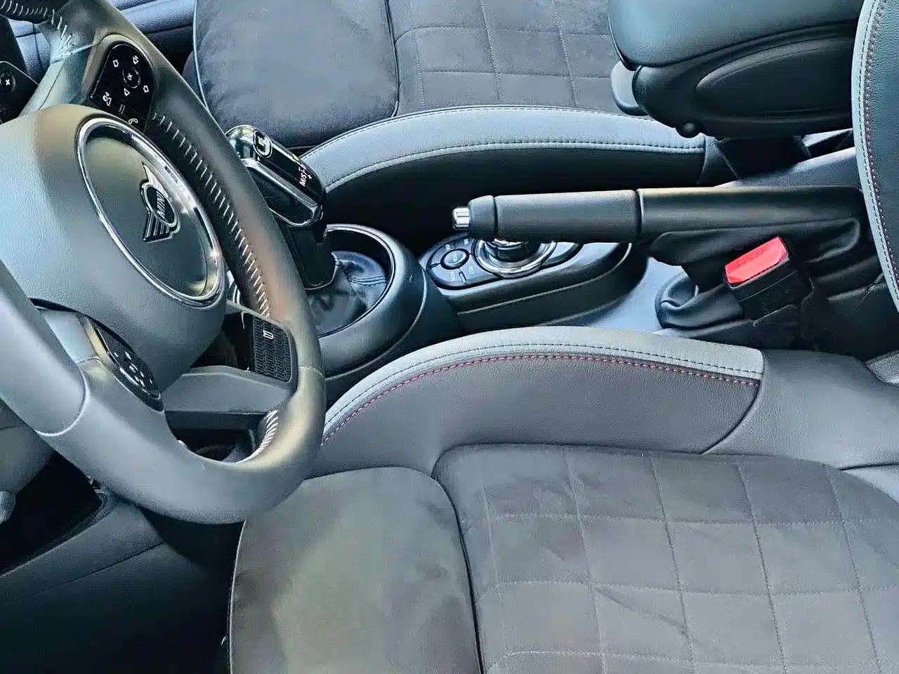 2023 MINI JCW 2.0T JOHN COOPER WORKS Pat Moss Commemorative Edition — миниатюра 17