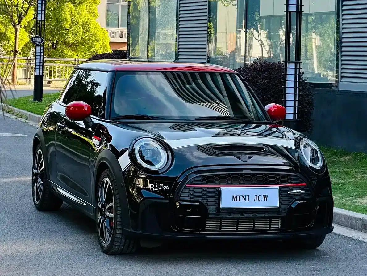 2023 MINI JCW 2.0T JOHN COOPER WORKS Pat Moss Commemorative Edition — миниатюра 3