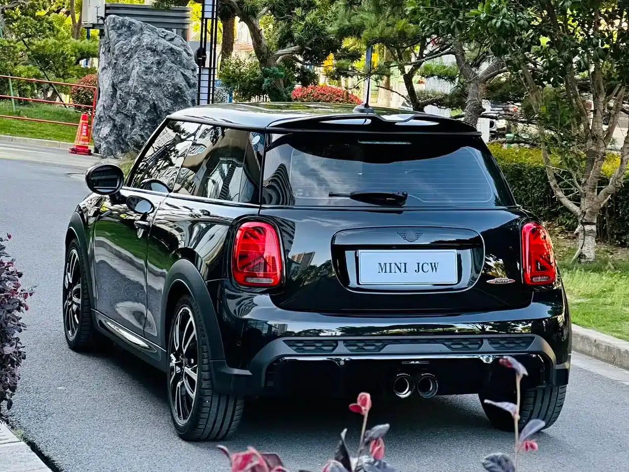 2023 MINI JCW 2.0T JOHN COOPER WORKS Pat Moss Commemorative Edition — миниатюра 4