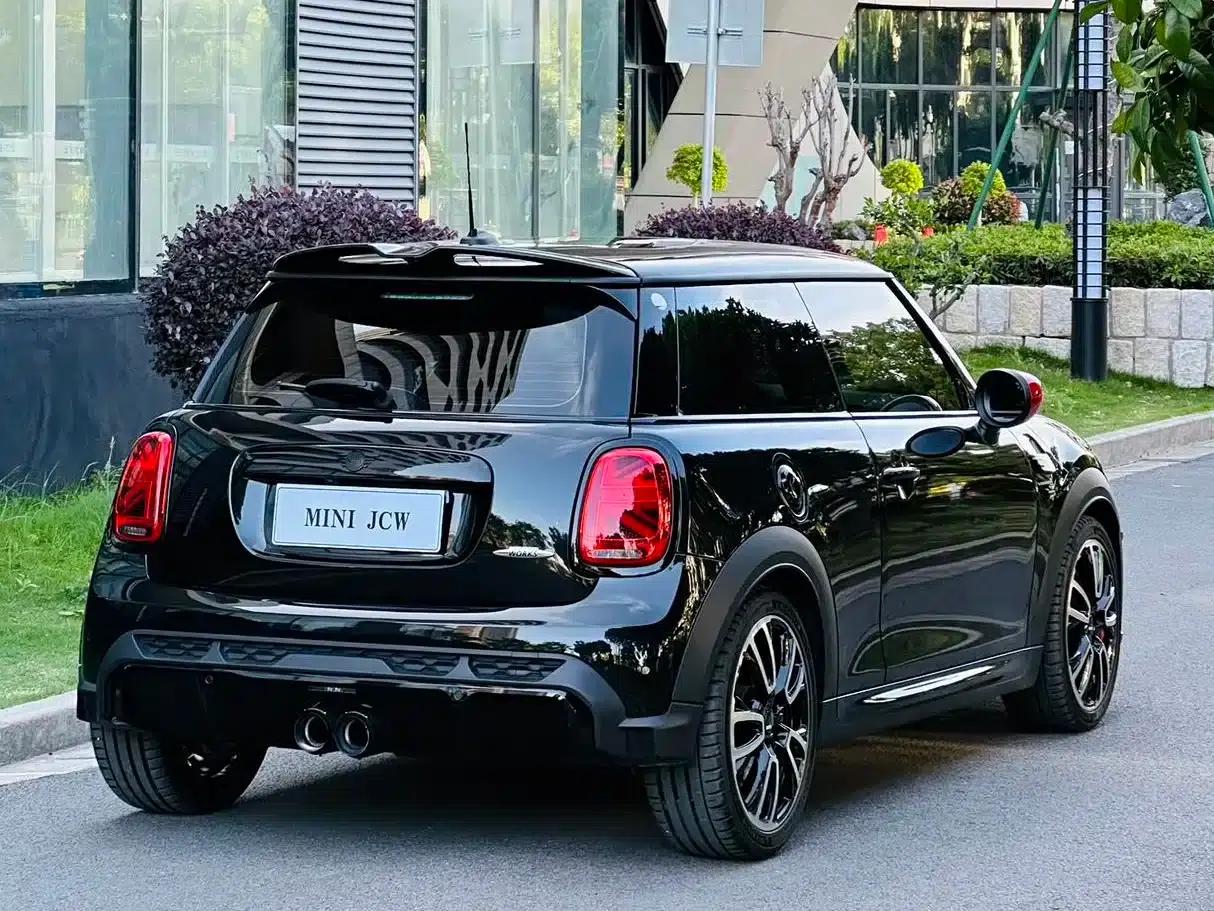 2023 MINI JCW 2.0T JOHN COOPER WORKS Pat Moss Commemorative Edition — миниатюра 6