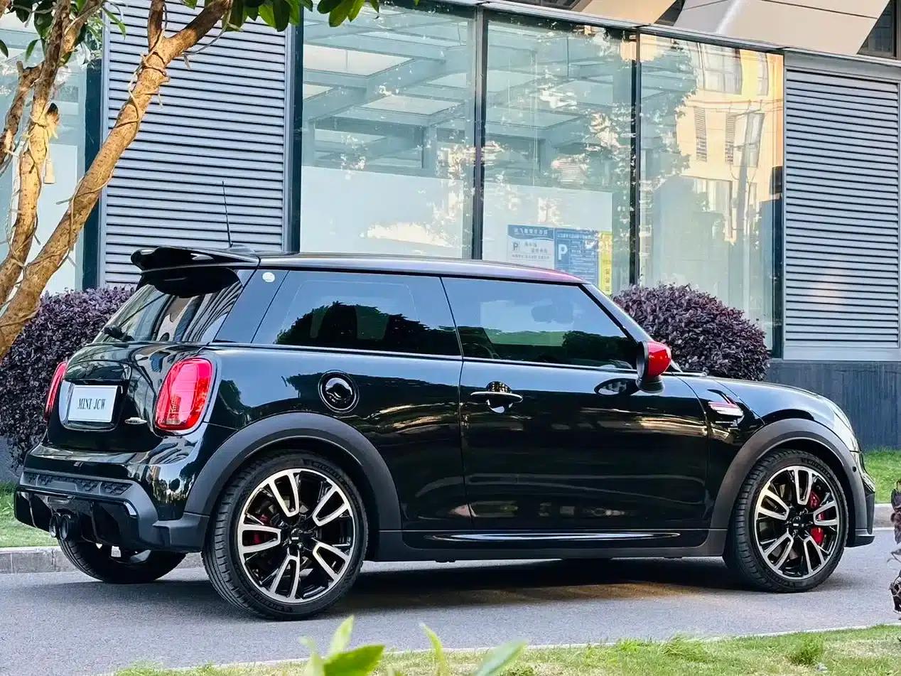 2023 MINI JCW 2.0T JOHN COOPER WORKS Pat Moss Commemorative Edition — миниатюра 8