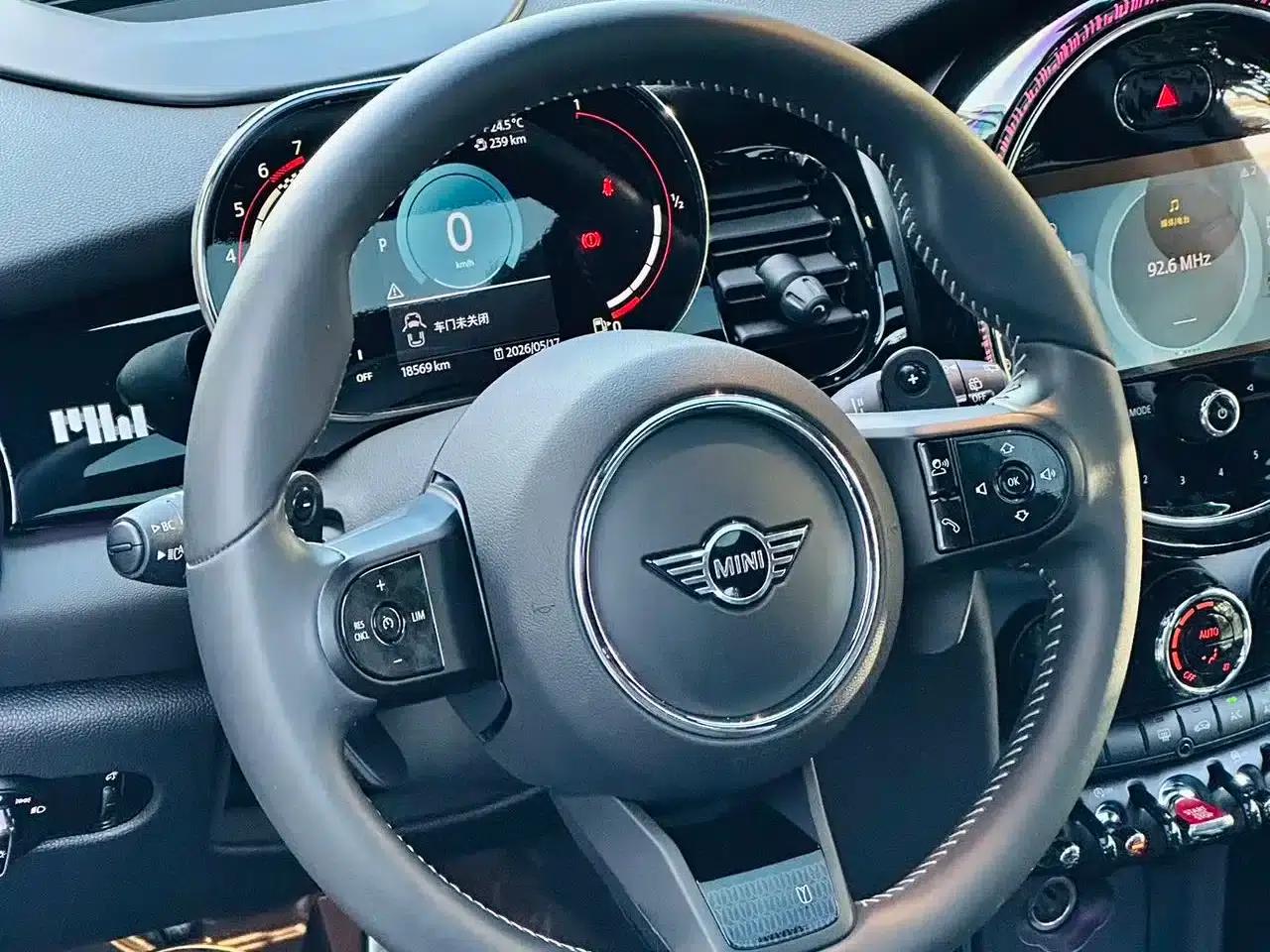 2023 MINI JCW 2.0T JOHN COOPER WORKS Pat Moss Commemorative Edition — миниатюра 10