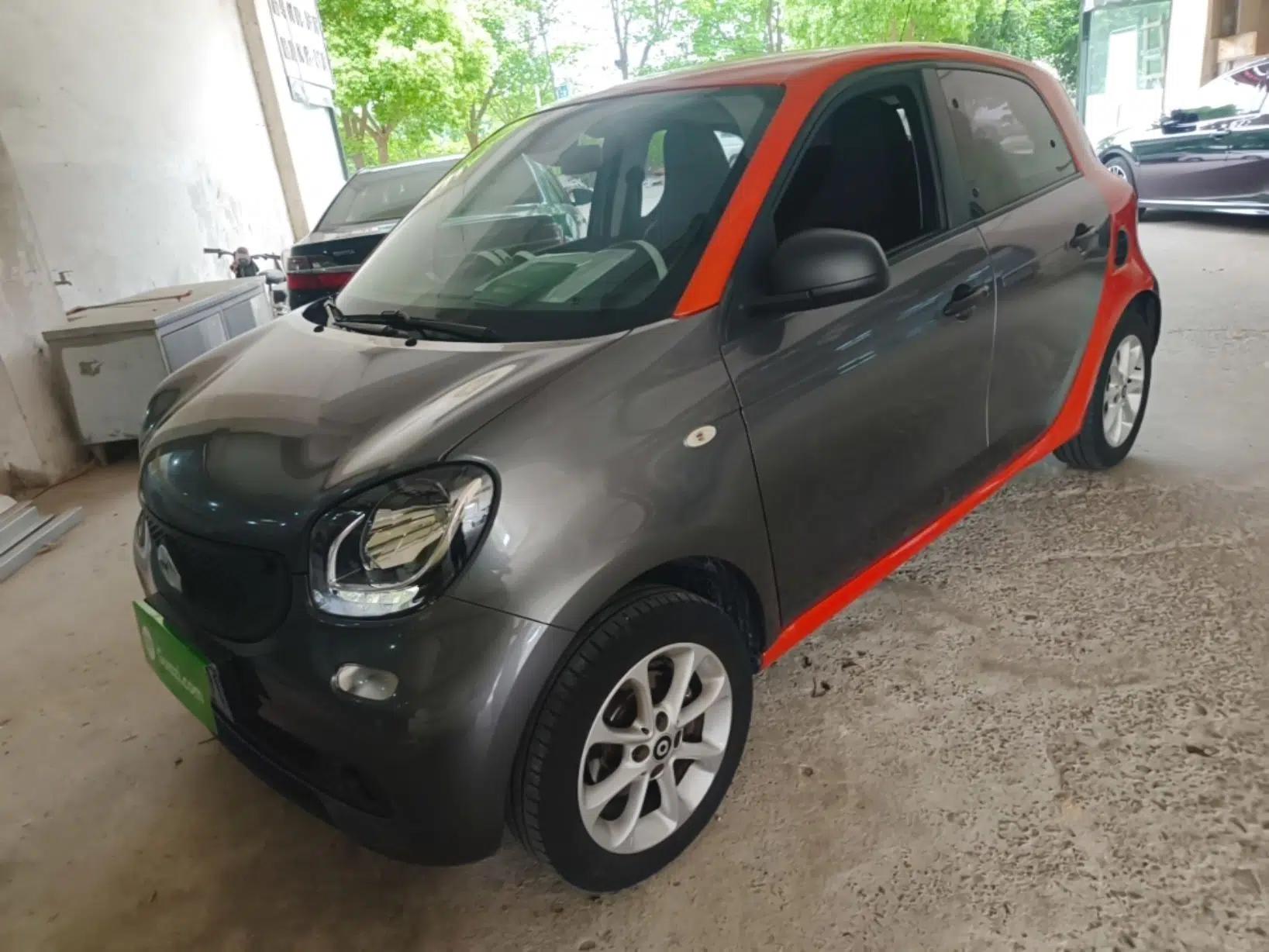 smart forfour 2018 1.0L 52 kW Dynamic Edition — миниатюра 1