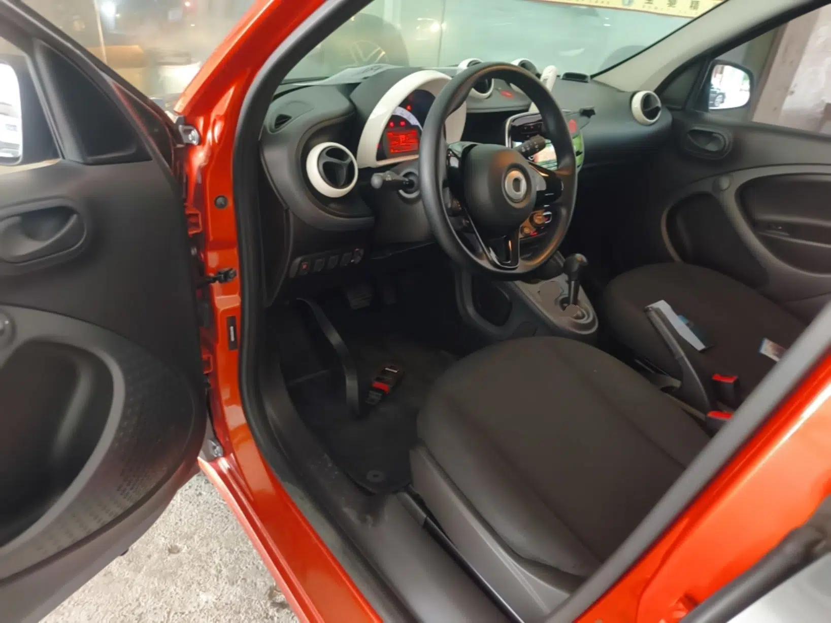 smart forfour 2018 1.0L 52 kW Dynamic Edition — миниатюра 18