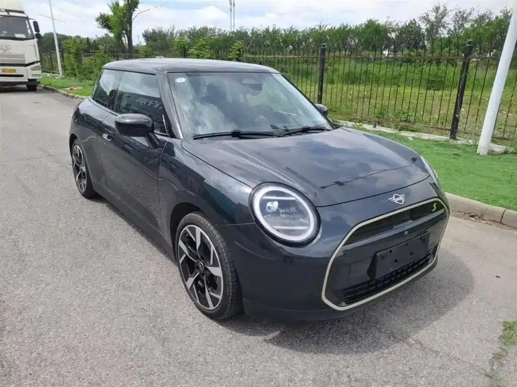 2024 Electric MINI Cooper SE (452km/h) - Artist — миниатюра 4