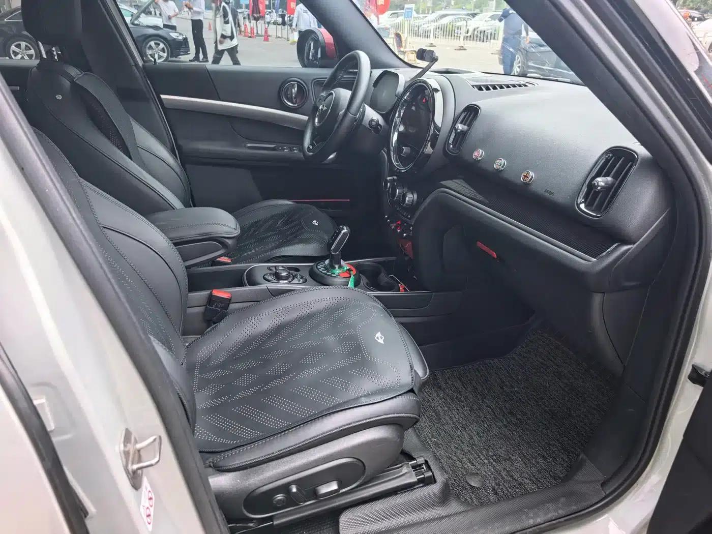 MINI JCW COUNTRYMAN 2023 2.0T JOHN COOPER WORKS — миниатюра 9