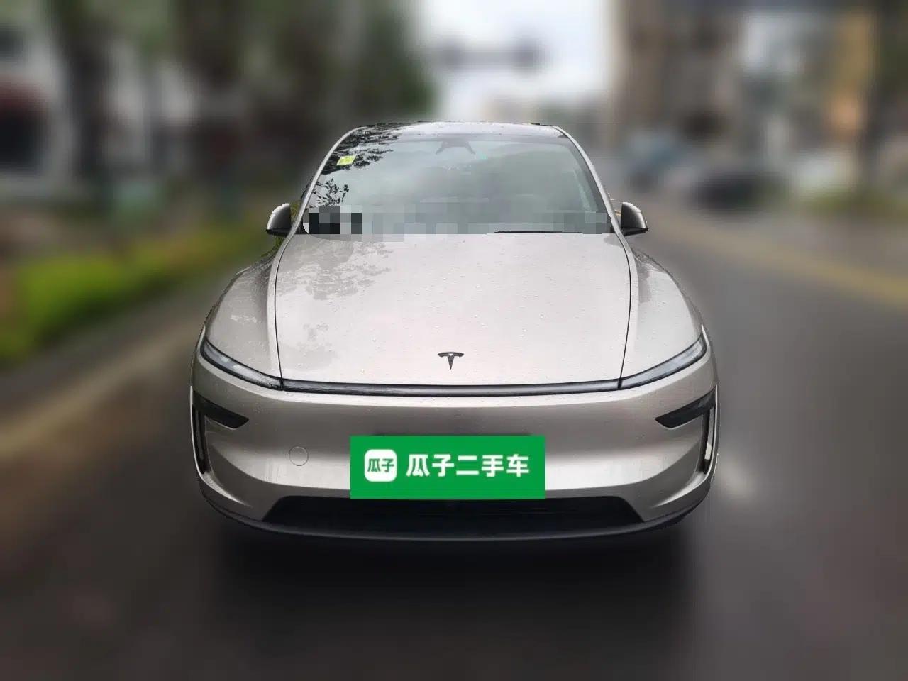 Tesla Model Y L 2025 Model Long-Range All-Wheel-Drive Version — миниатюра 2