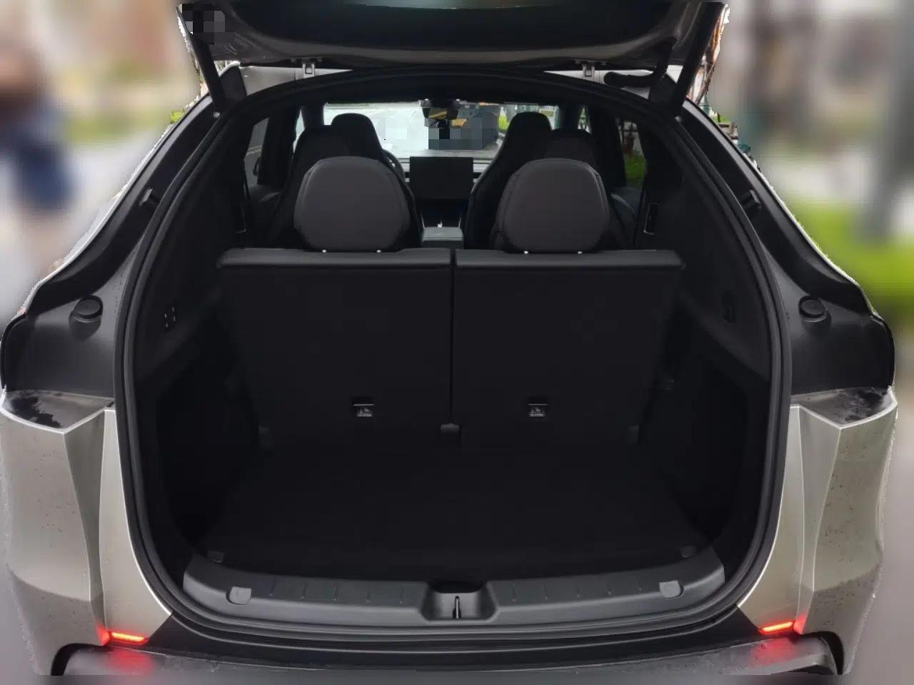 Tesla Model Y L 2025 Model Long-Range All-Wheel-Drive Version — миниатюра 20