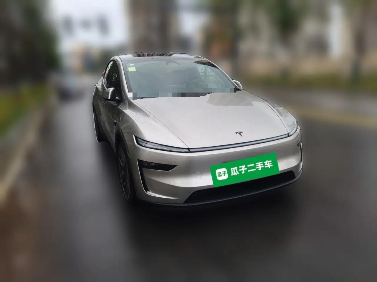 Tesla Model Y L 2025 Model Long-Range All-Wheel-Drive Version — миниатюра 3