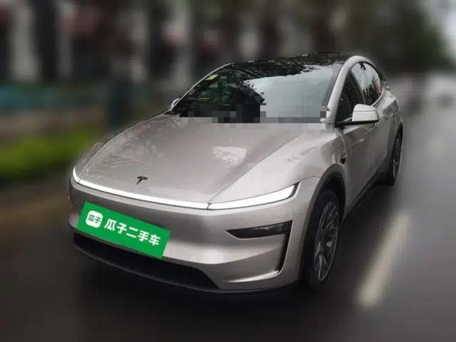 Tesla Model Y L 2025 Model Long-Range All-Wheel-Drive Version