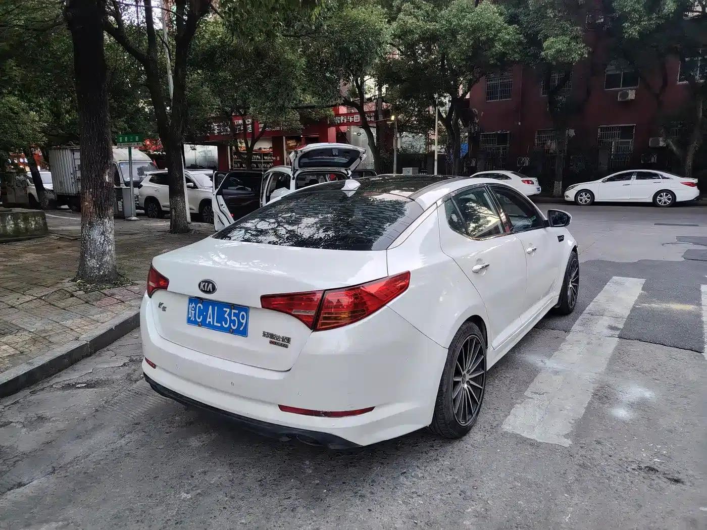 Kia K5 2012 2.0L Automatic GL — миниатюра 10