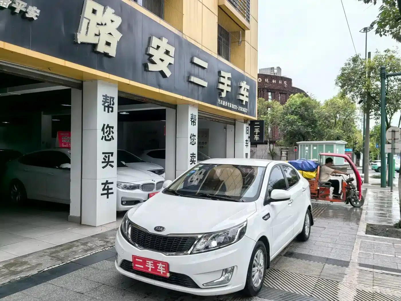 Kia K2 2012 Sedan 1.4L MT GLS Anniversary Edition — миниатюра 1
