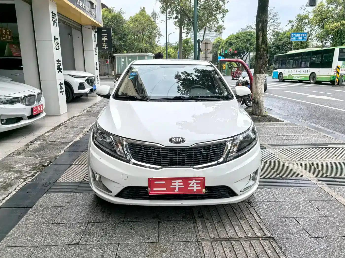 Kia K2 2012 Sedan 1.4L MT GLS Anniversary Edition — миниатюра 2