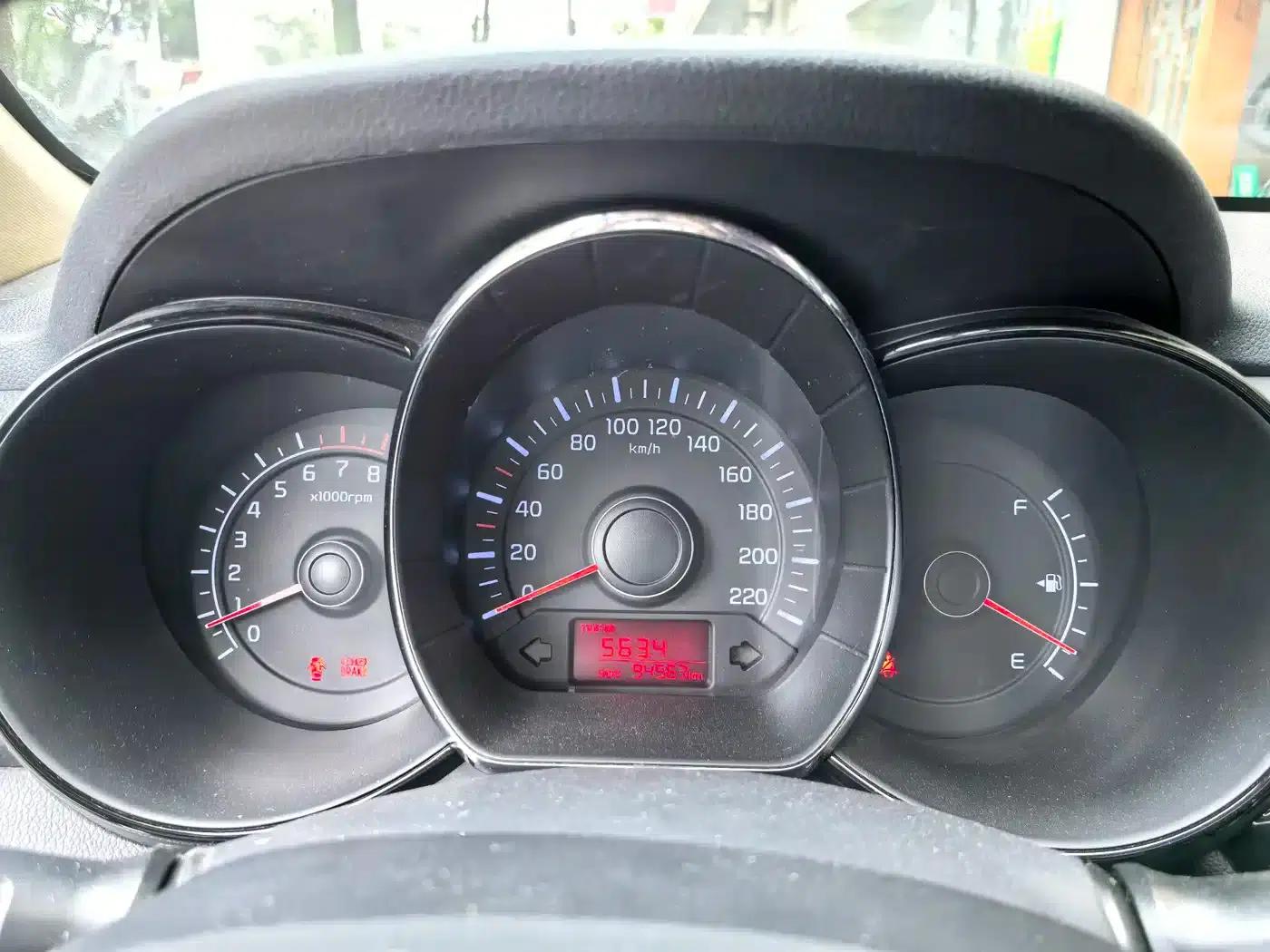 Kia K2 2012 Sedan 1.4L MT GLS Anniversary Edition — миниатюра 12
