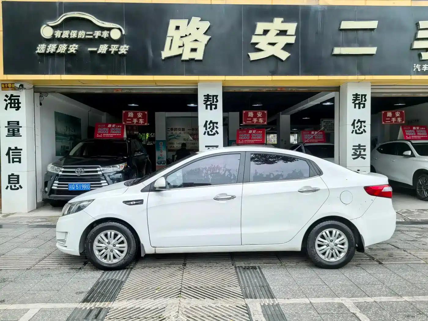Kia K2 2012 Sedan 1.4L MT GLS Anniversary Edition — миниатюра 5
