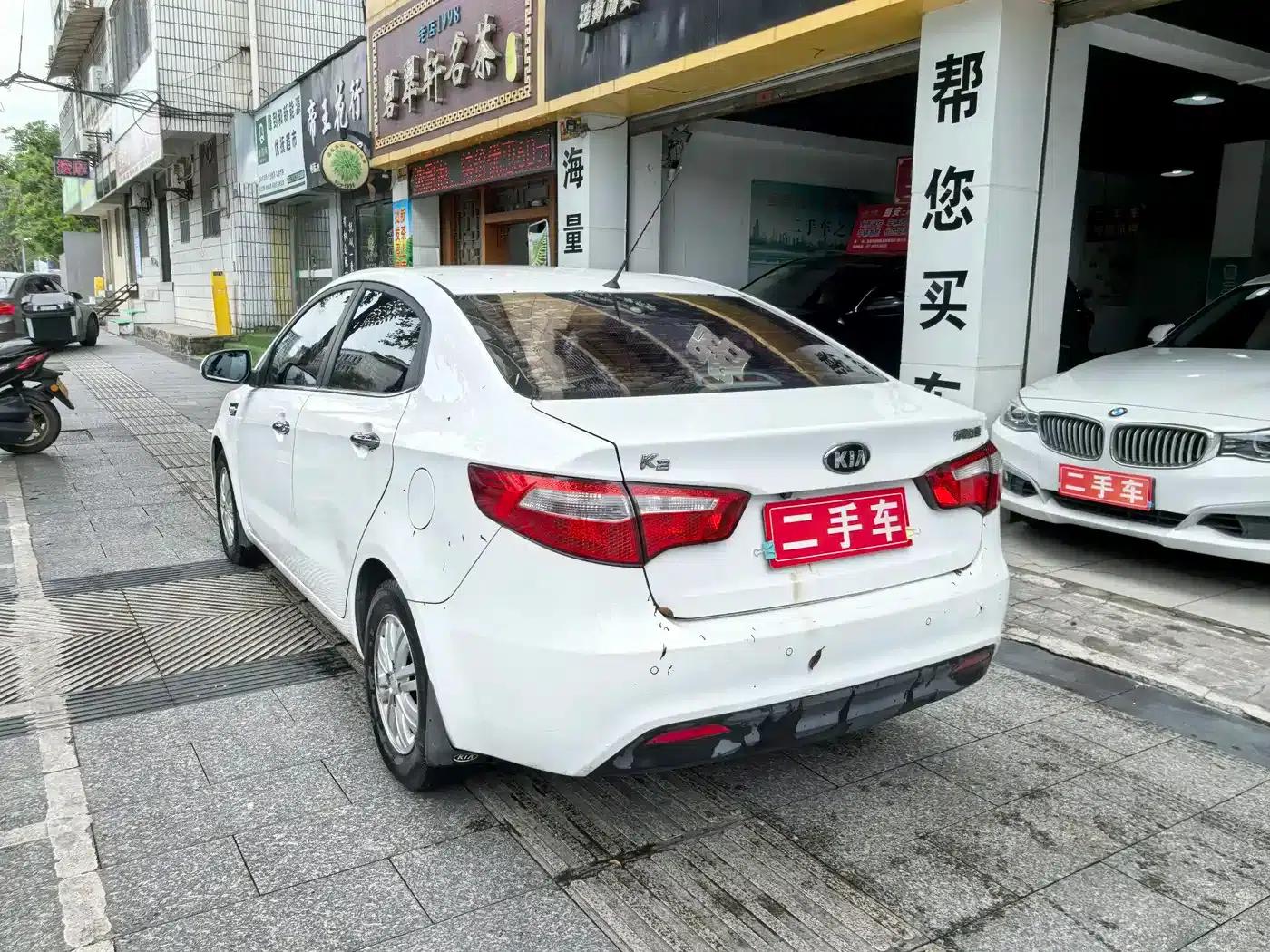 Kia K2 2012 Sedan 1.4L MT GLS Anniversary Edition — миниатюра 6
