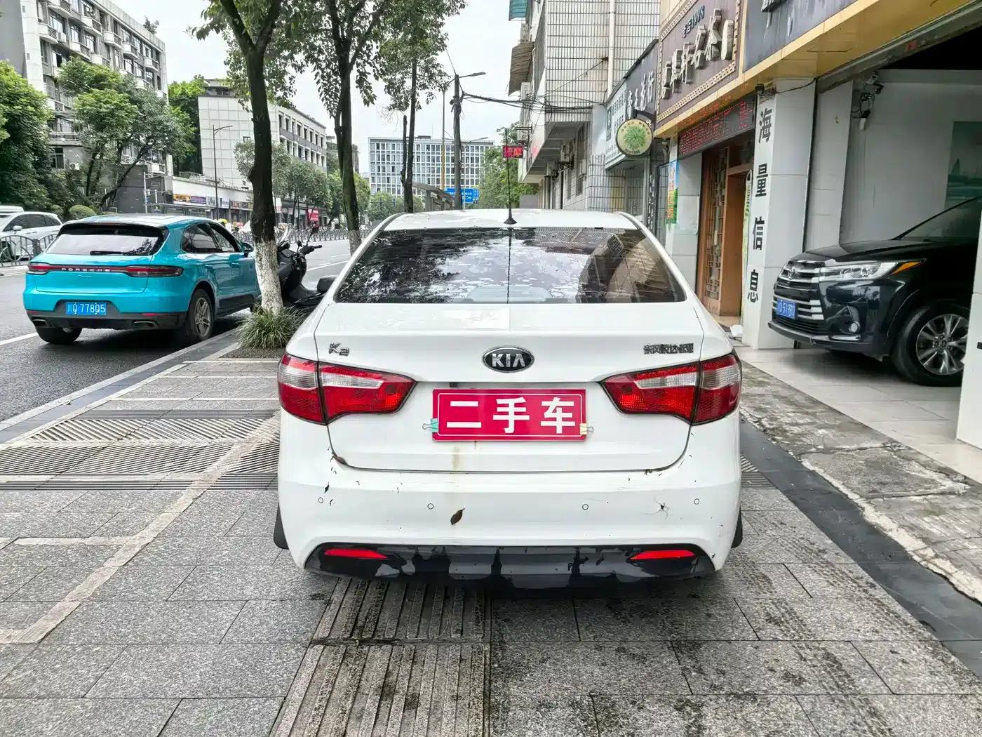 Kia K2 2012 Sedan 1.4L MT GLS Anniversary Edition — миниатюра 7