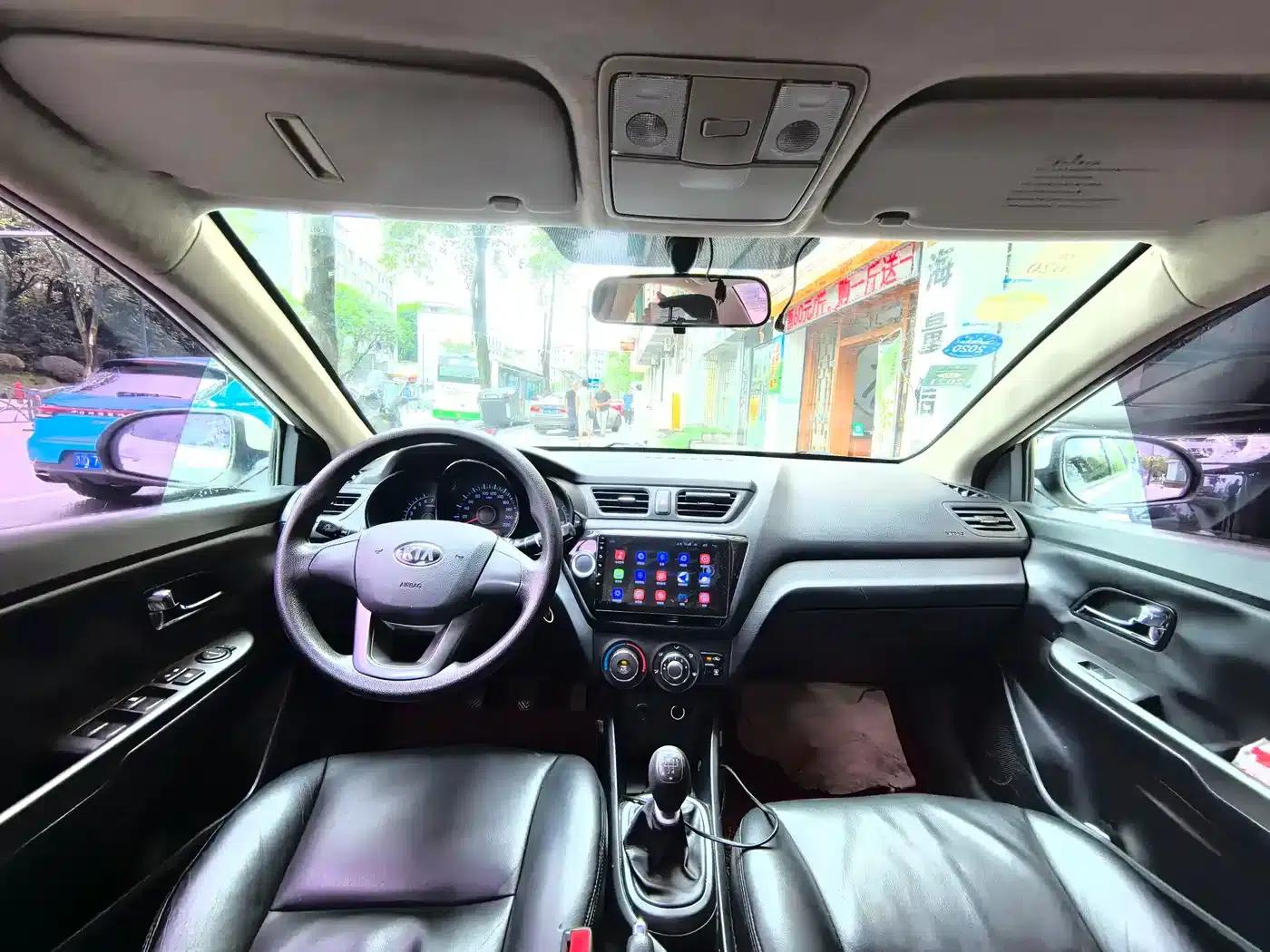 Kia K2 2012 Sedan 1.4L MT GLS Anniversary Edition — миниатюра 9