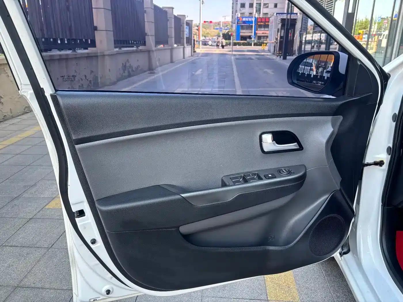 Kia K2 2015 Sedan 1.4L AT GLS — миниатюра 11