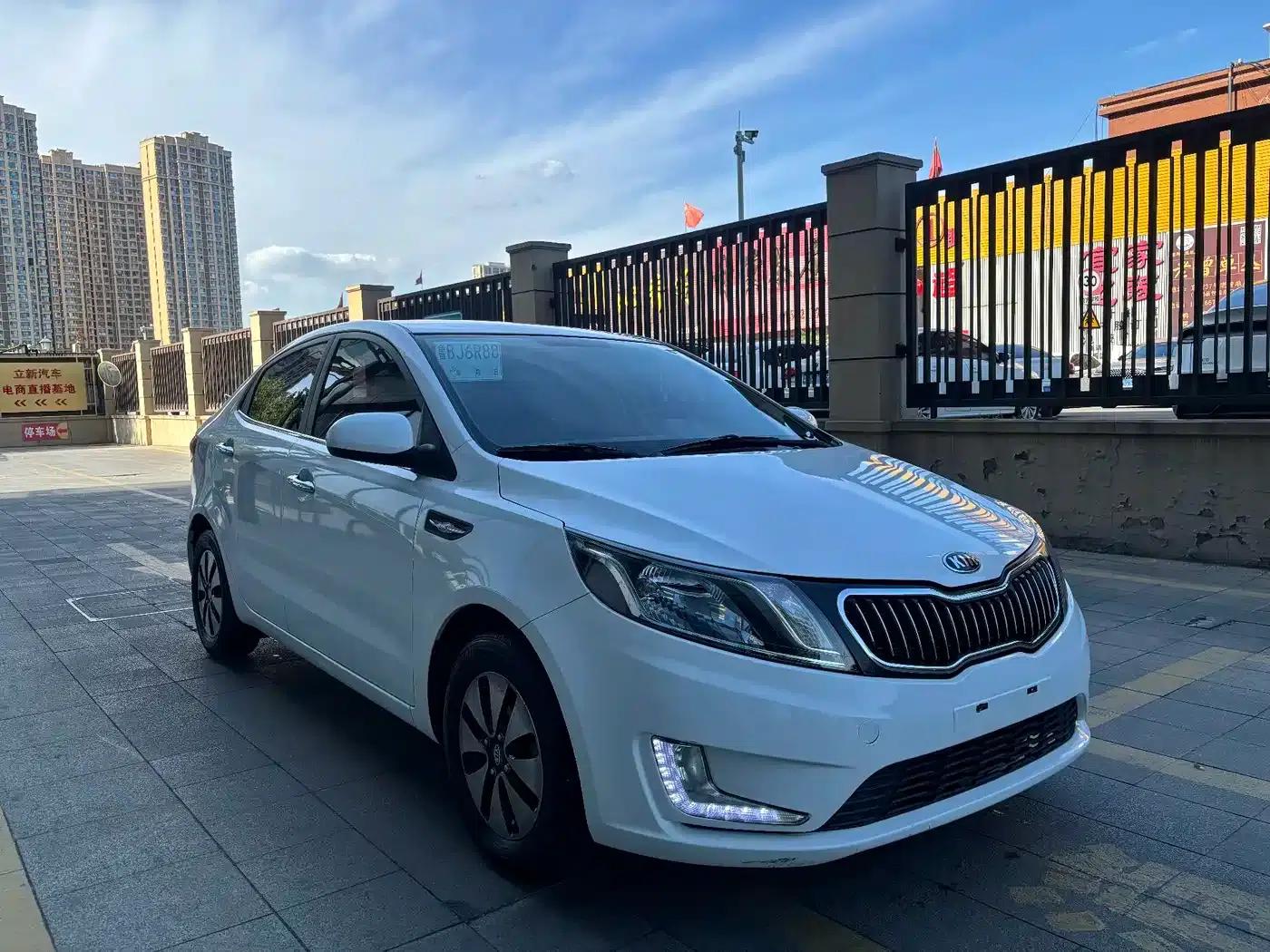 Kia K2 2015 Sedan 1.4L AT GLS — миниатюра 3