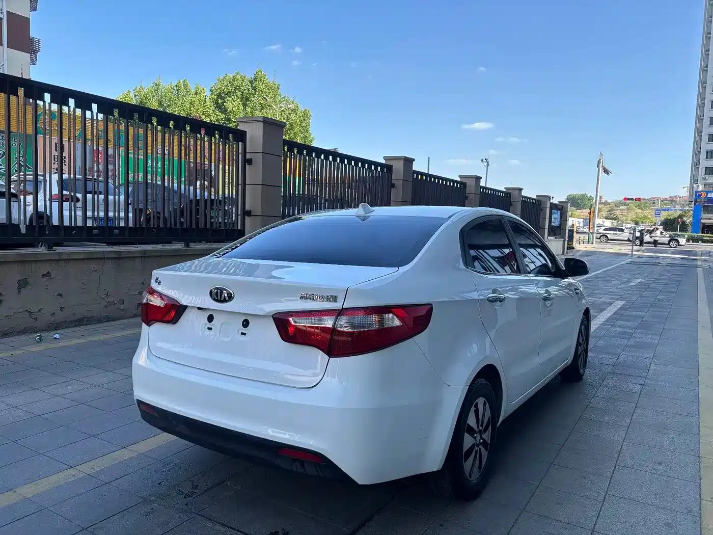 Kia K2 2015 Sedan 1.4L AT GLS — миниатюра 4