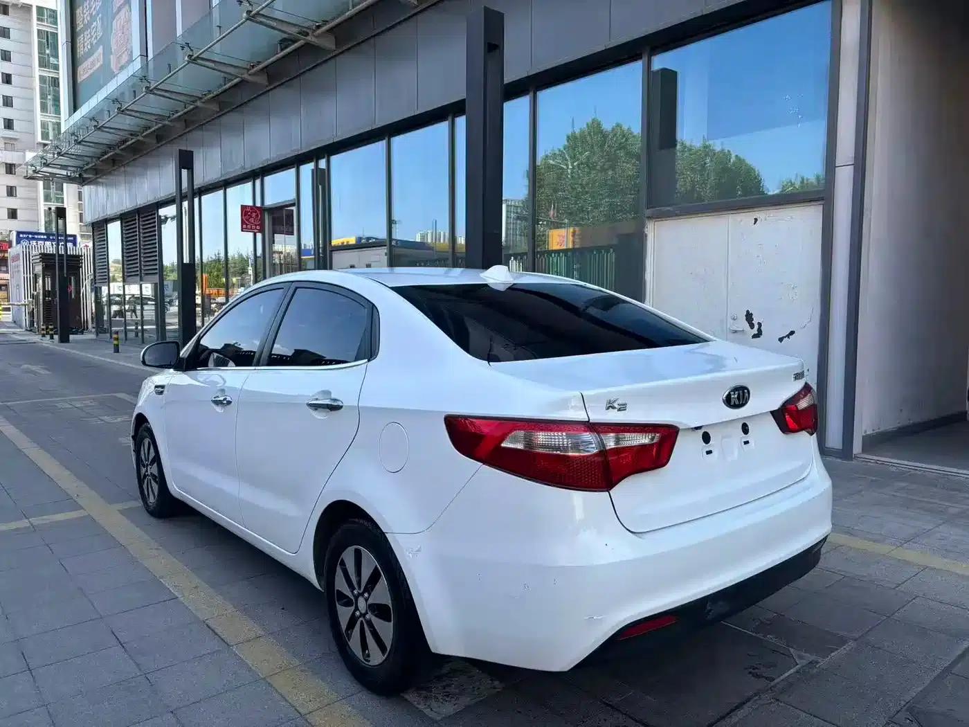 Kia K2 2015 Sedan 1.4L AT GLS — миниатюра 6