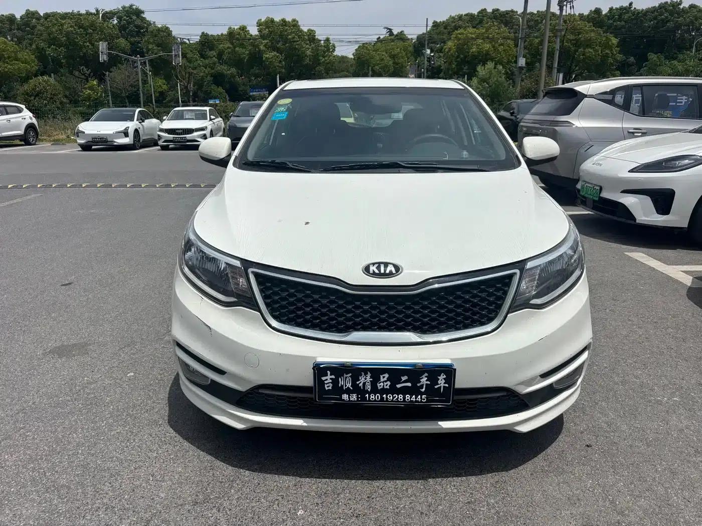 Kia K2 2015 Hatchback 1.4L AT GLS Cool Edition — миниатюра 1