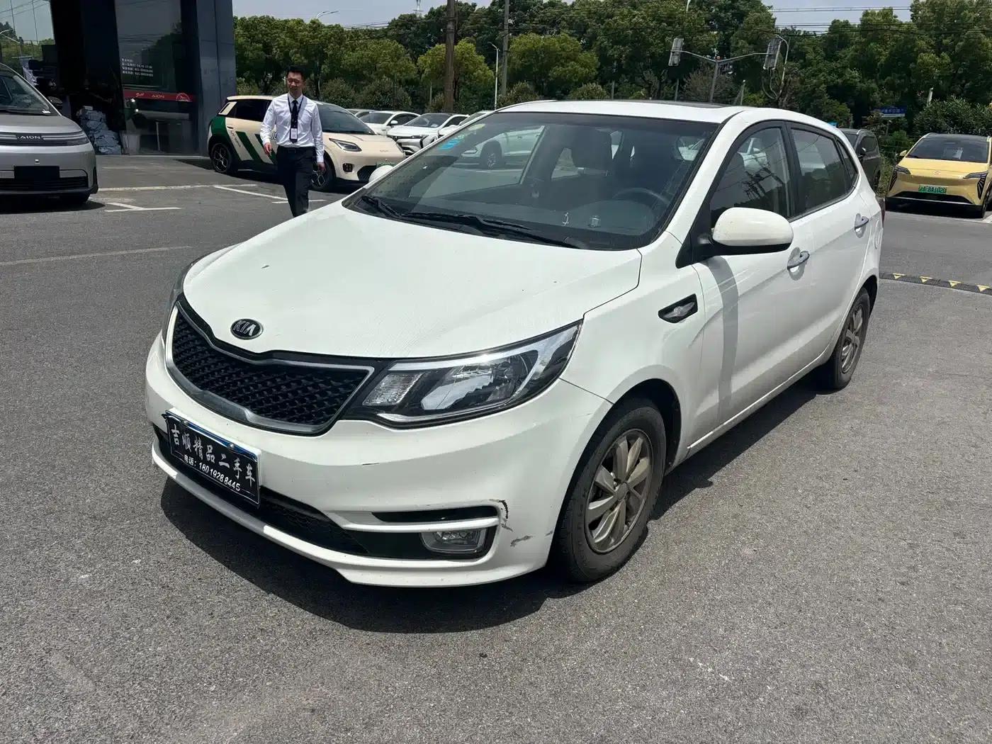 Kia K2 2015 Hatchback 1.4L AT GLS Cool Edition — миниатюра 2