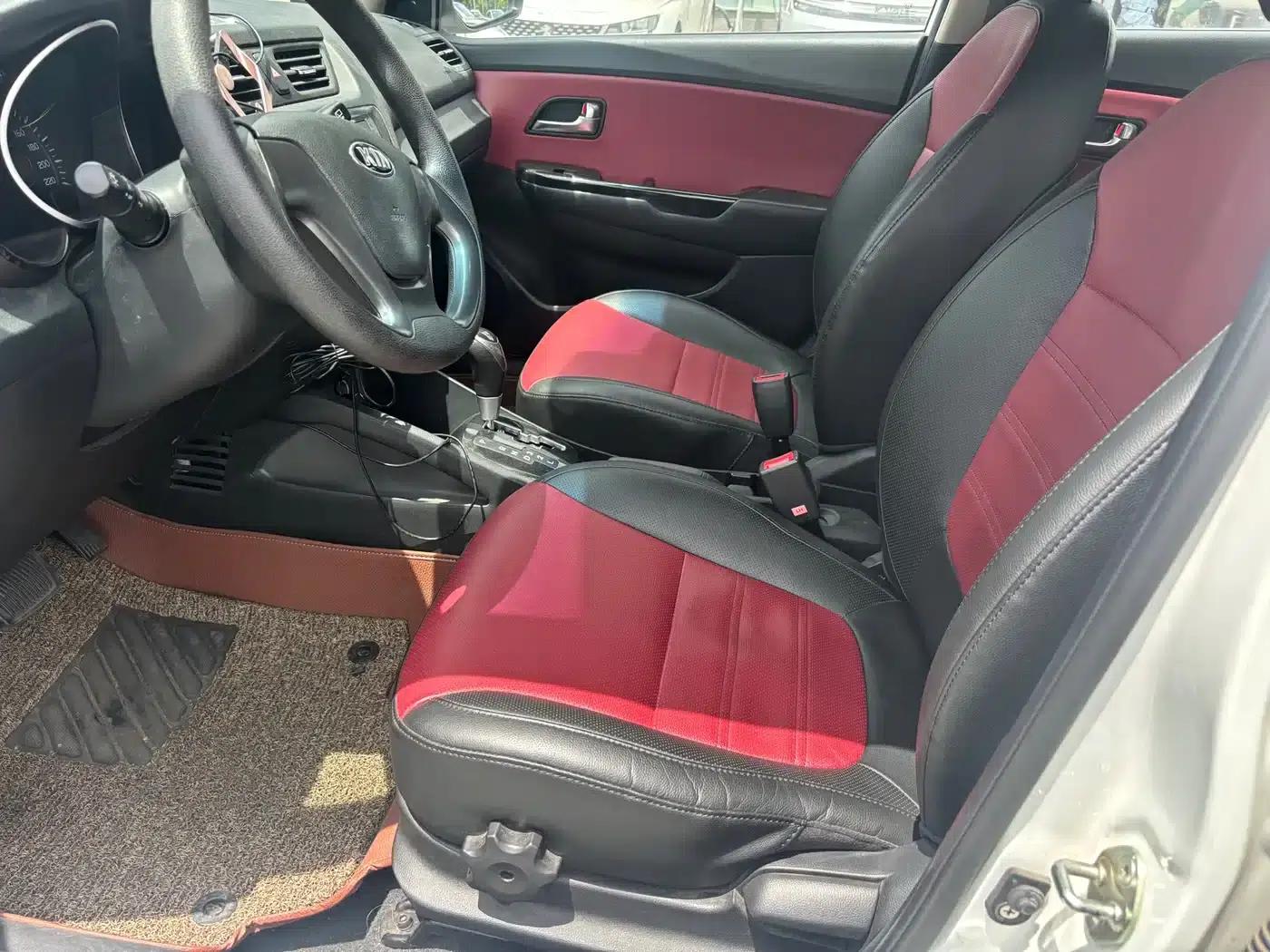 Kia K2 2015 Hatchback 1.4L AT GLS Cool Edition — миниатюра 4