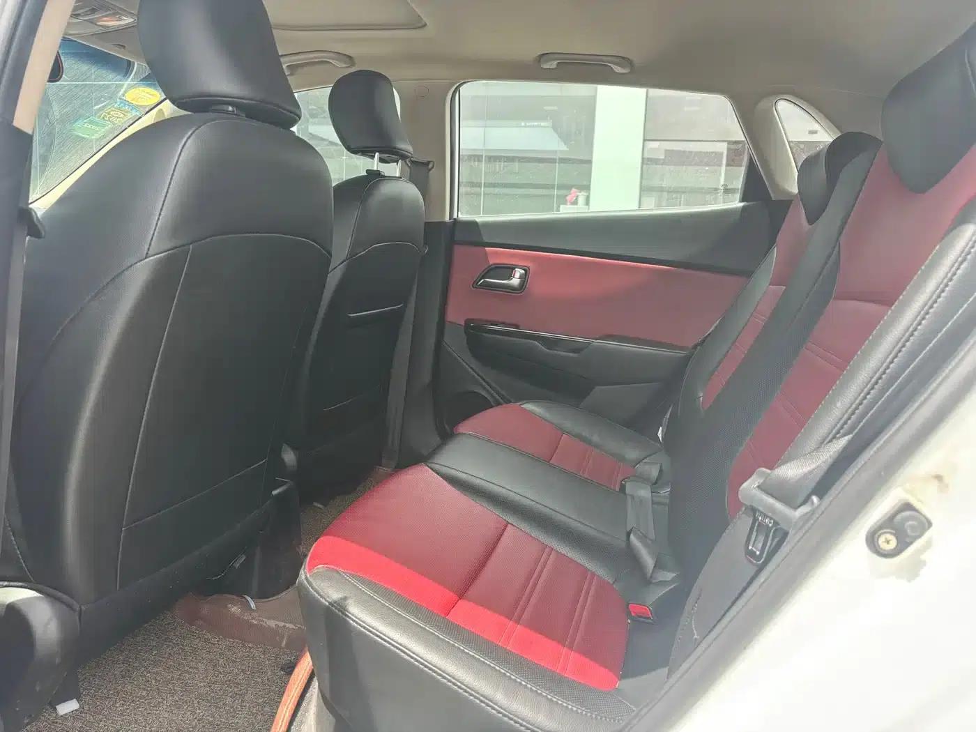 Kia K2 2015 Hatchback 1.4L AT GLS Cool Edition — миниатюра 5