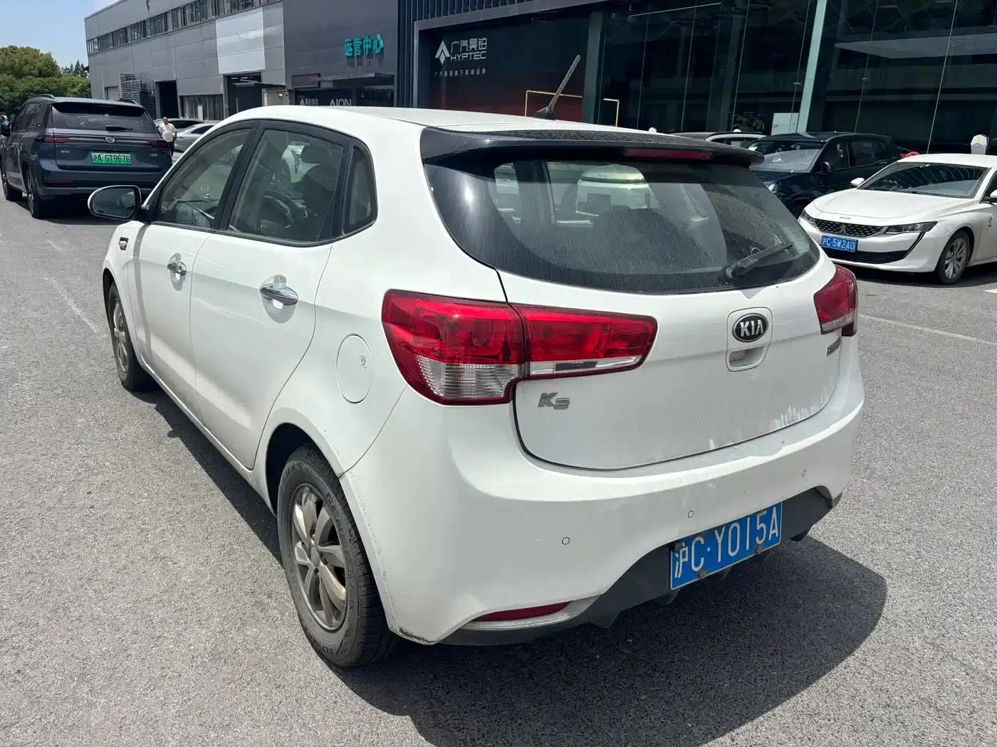 Kia K2 2015 Hatchback 1.4L AT GLS Cool Edition — миниатюра 7