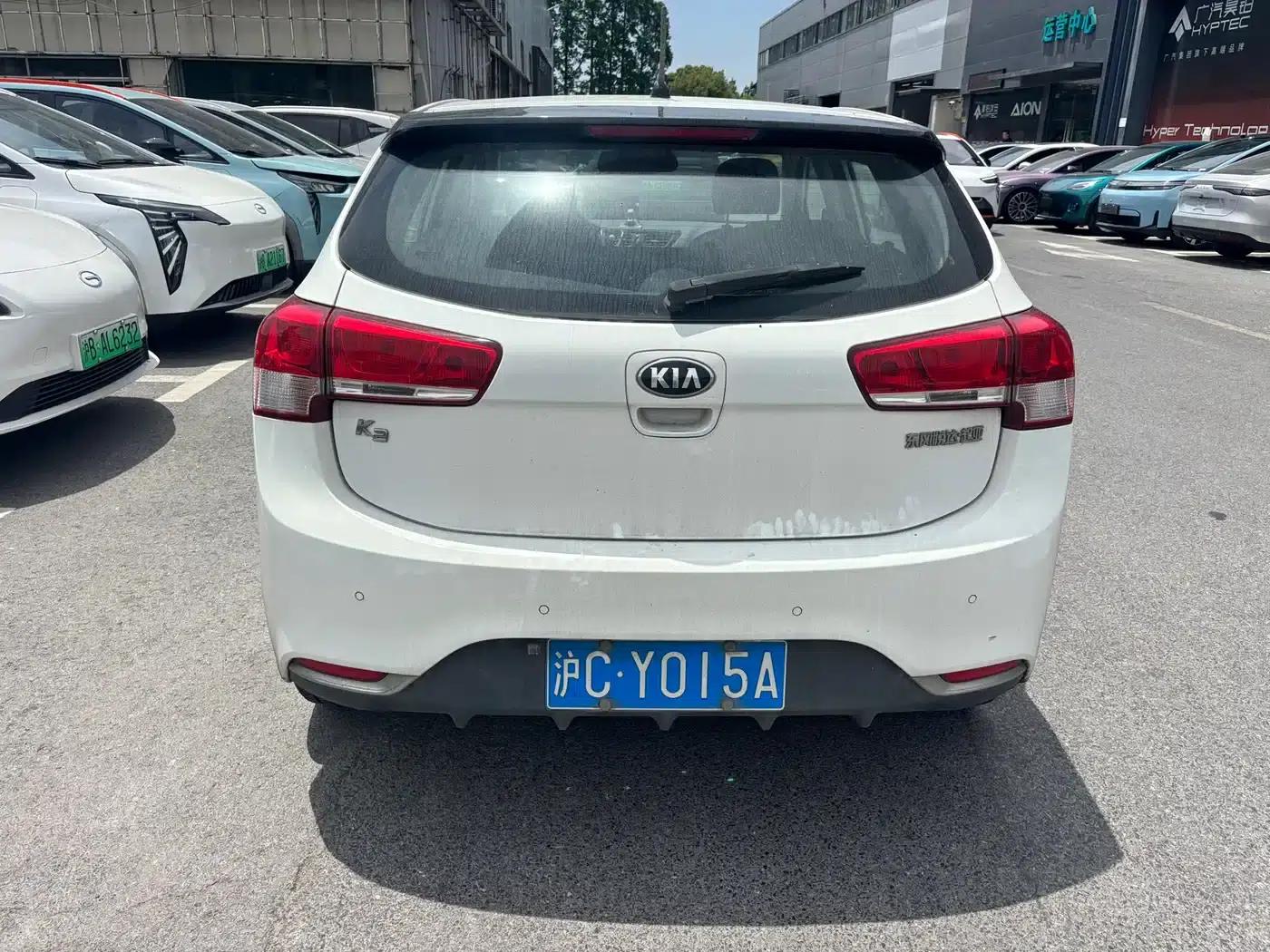 Kia K2 2015 Hatchback 1.4L AT GLS Cool Edition — миниатюра 8