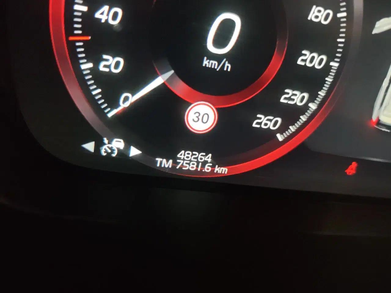 Volvo XC90 2022 B6 Zhiya Luxury 7-Seater — миниатюра 13